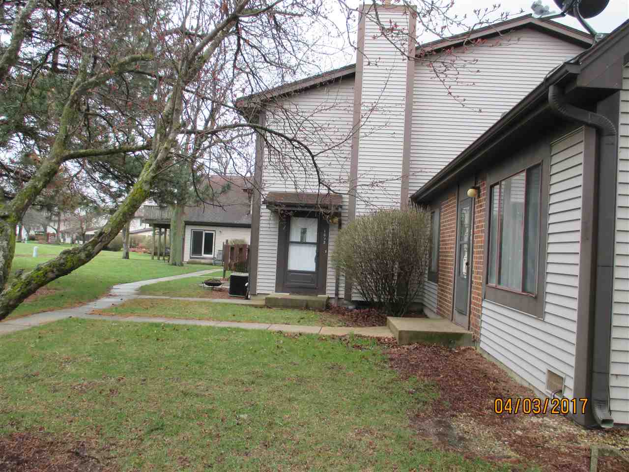 1803 Raintree Court Sycamore, IL 60178 - Photo 3 of 15 Gallery Image 3