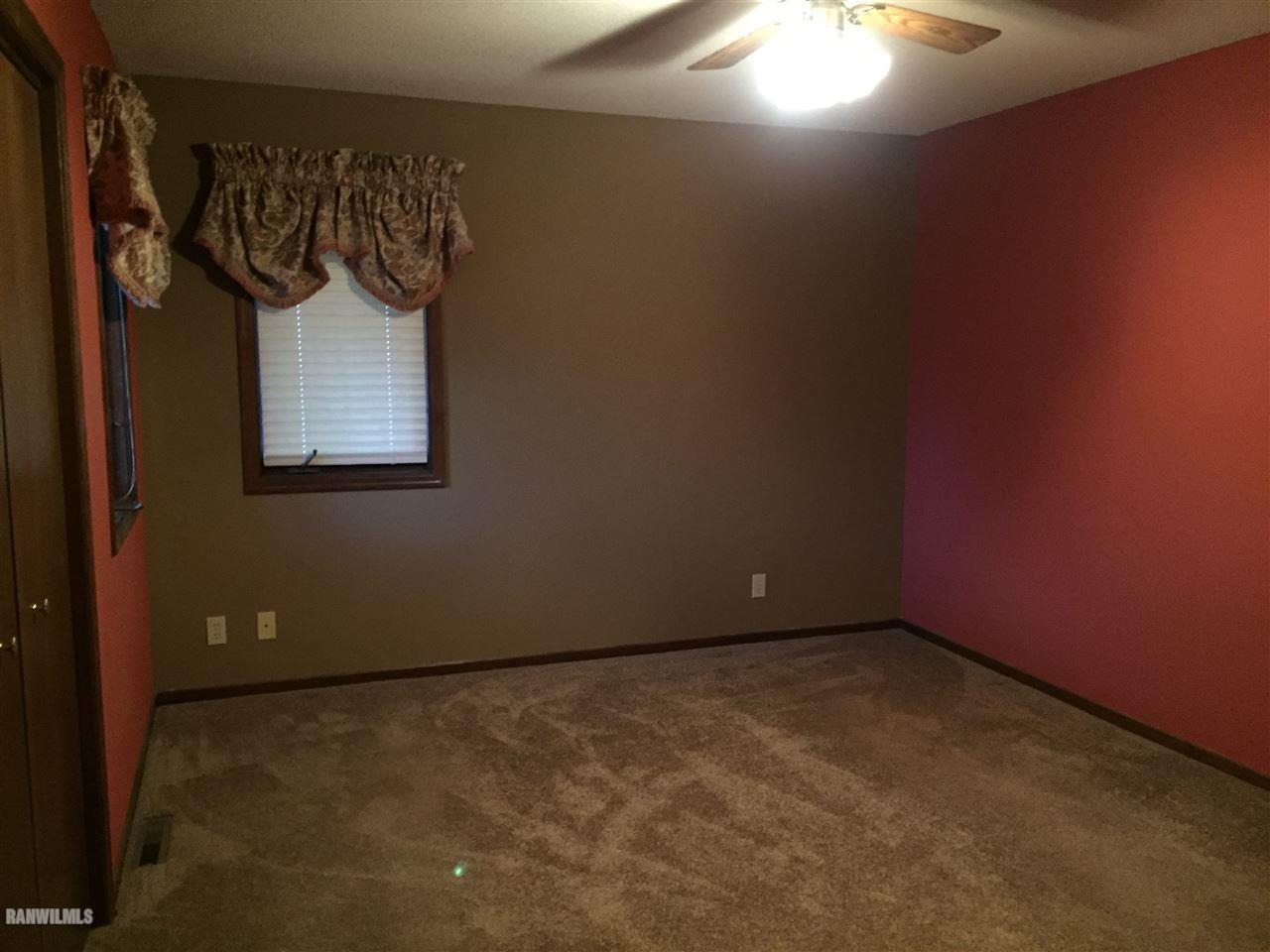 1925 Bedford Road Freeport, IL 61032 - Photo 11 of 16 Gallery Image 11