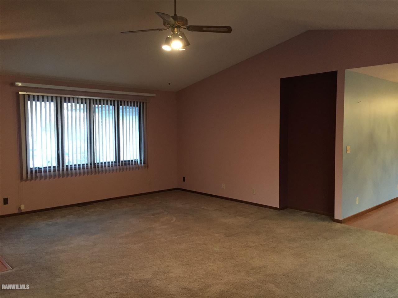 1925 Bedford Road Freeport, IL 61032 - Photo 3 of 16 Gallery Image 3