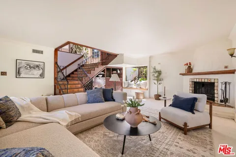 $2,195,000 | 19805 Valley View Drive, Topanga, CA 90290