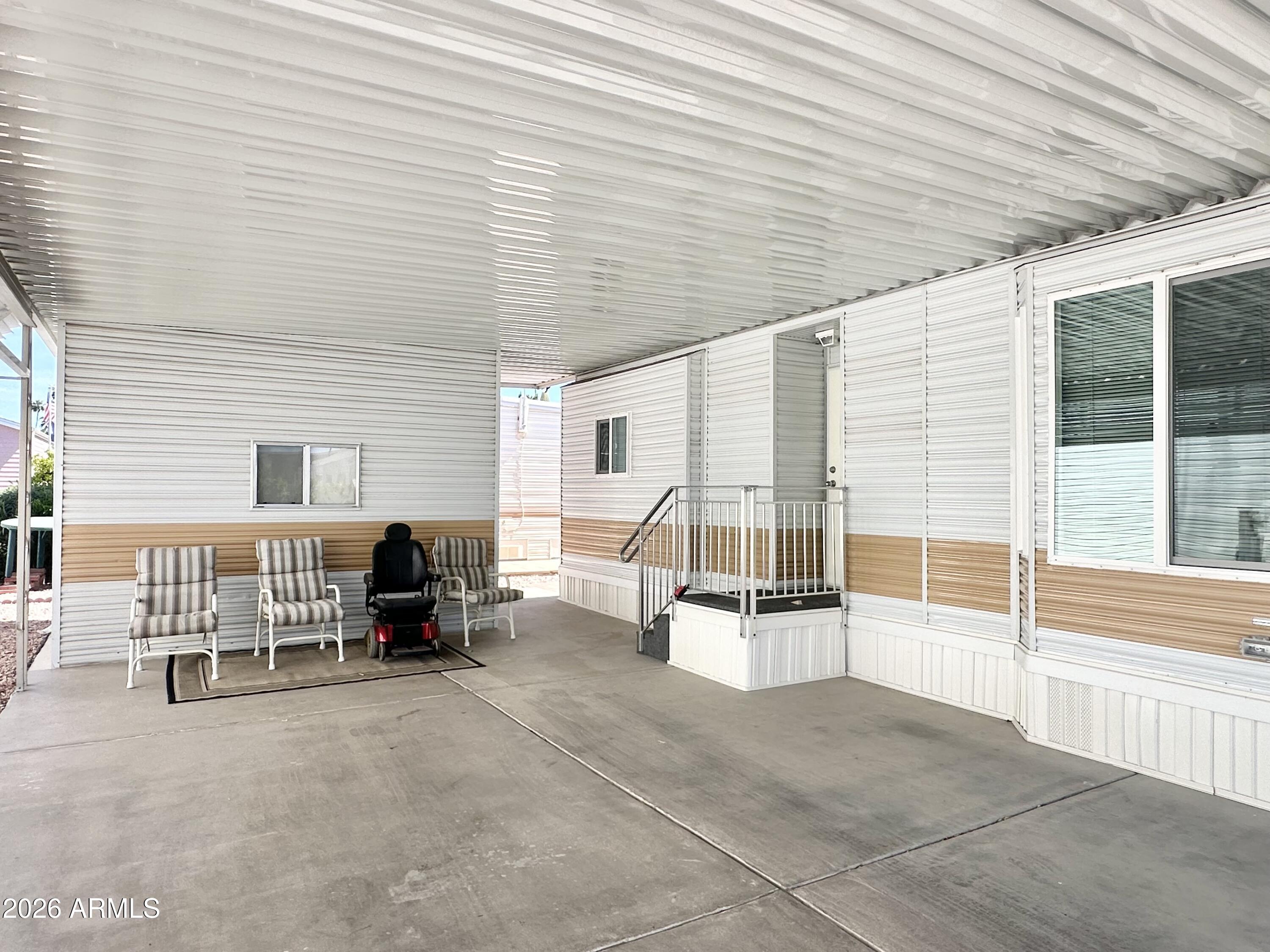111 South Greenfield Road, Unit 809 Mesa, AZ 85206 - Photo 5 of 49 PLENTY OF ROOM TO RELAX