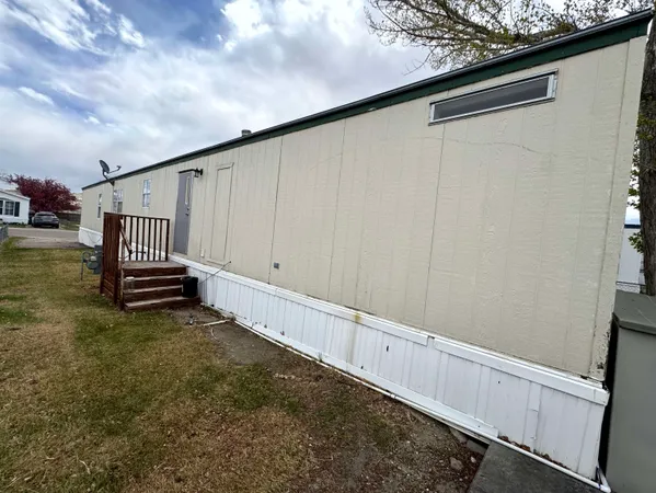 $43,000 | 905 Daniel Boone Drive, Green River, WY 82935