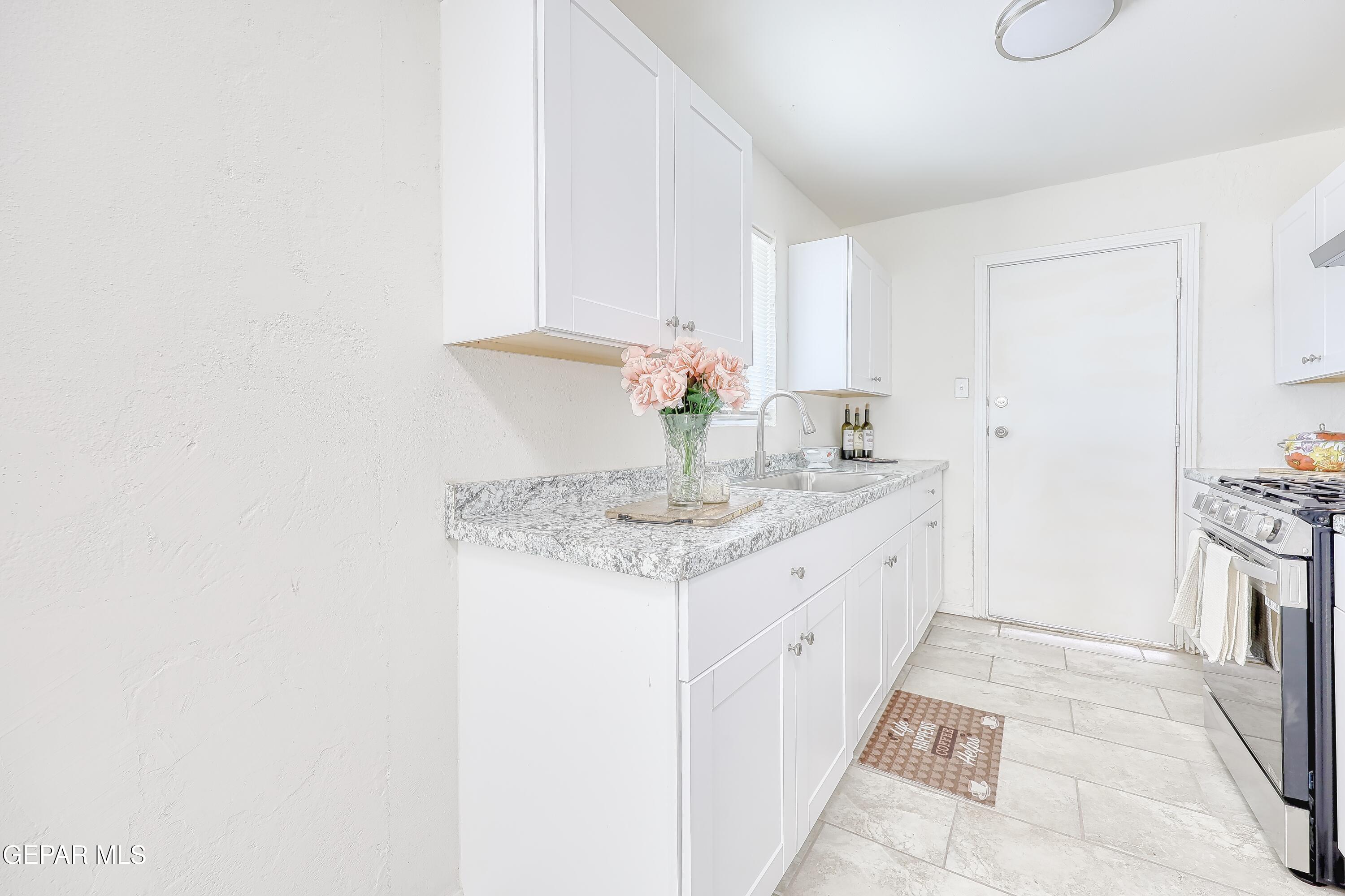 1104 Alaska Street El Paso, TX 79915 - Photo 14 of 36 Kitchen (7)