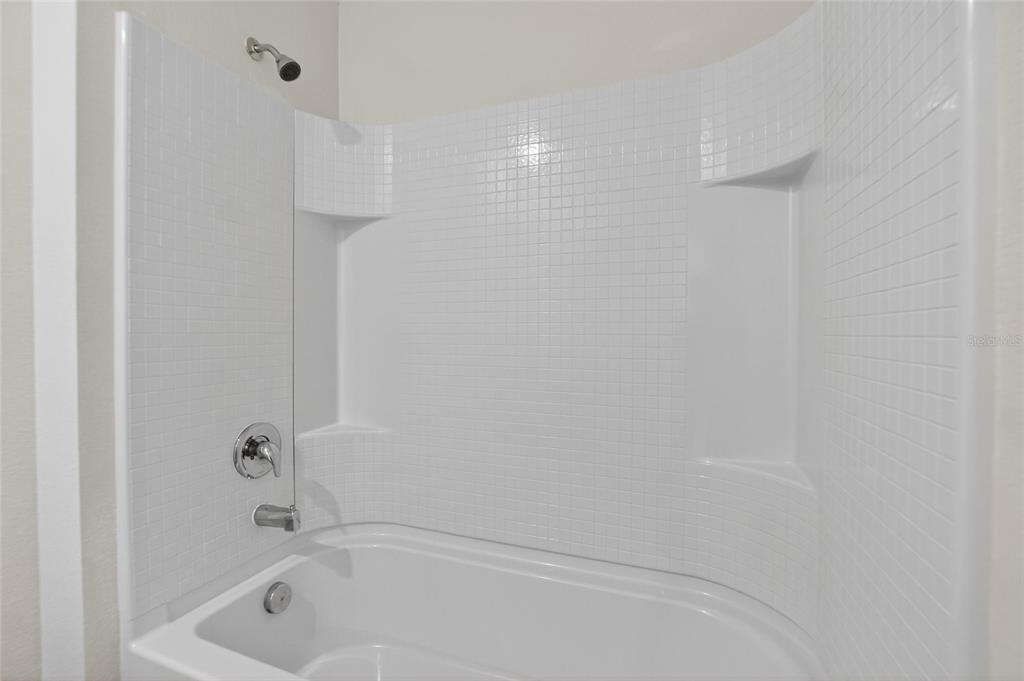 820 Sun Burst Road Winter Haven, FL 33880 - Photo 11 of 29 a bathroom with a bathtub