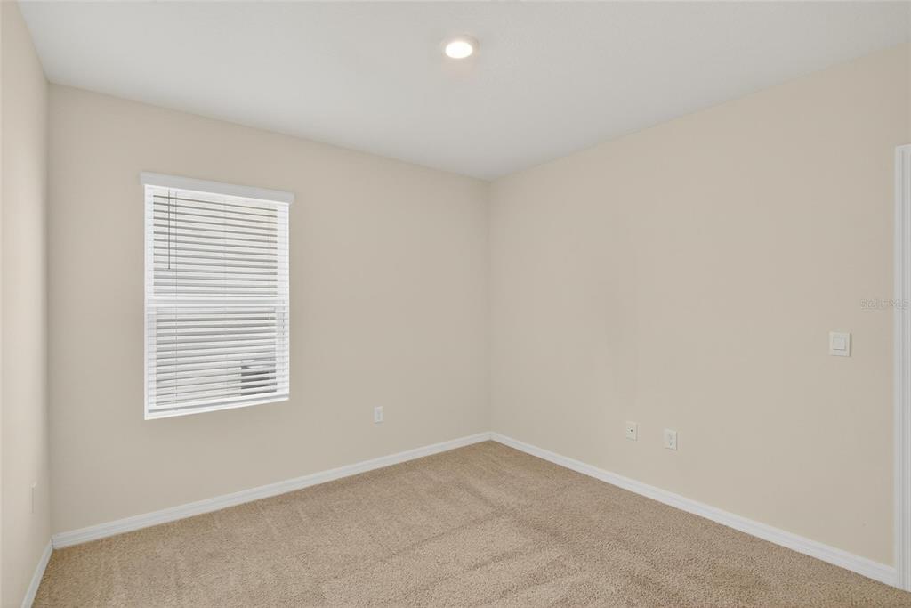 820 Sun Burst Road Winter Haven, FL 33880 - Photo 7 of 29 an empty room with a window
