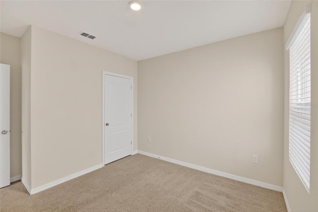 820 Sun Burst Road Winter Haven, FL 33880 - Photo 10 of 29 a view of an empty room and a window