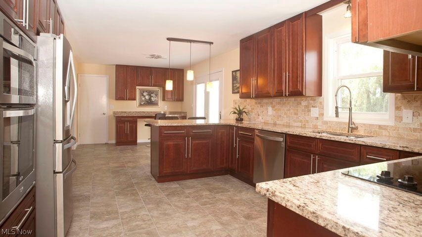 24020 Halburton Road Beachwood, OH 44122 - Photo 11 of 18