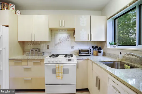 $325,000 | 10607 Montrose Avenue, Unit M3, Bethesda, MD 20814
