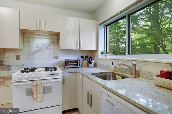 $325,000 | 10607 Montrose Avenue, Unit M3, Bethesda, MD 20814