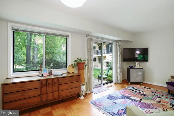 $325,000 | 10607 Montrose Avenue, Unit M3, Bethesda, MD 20814
