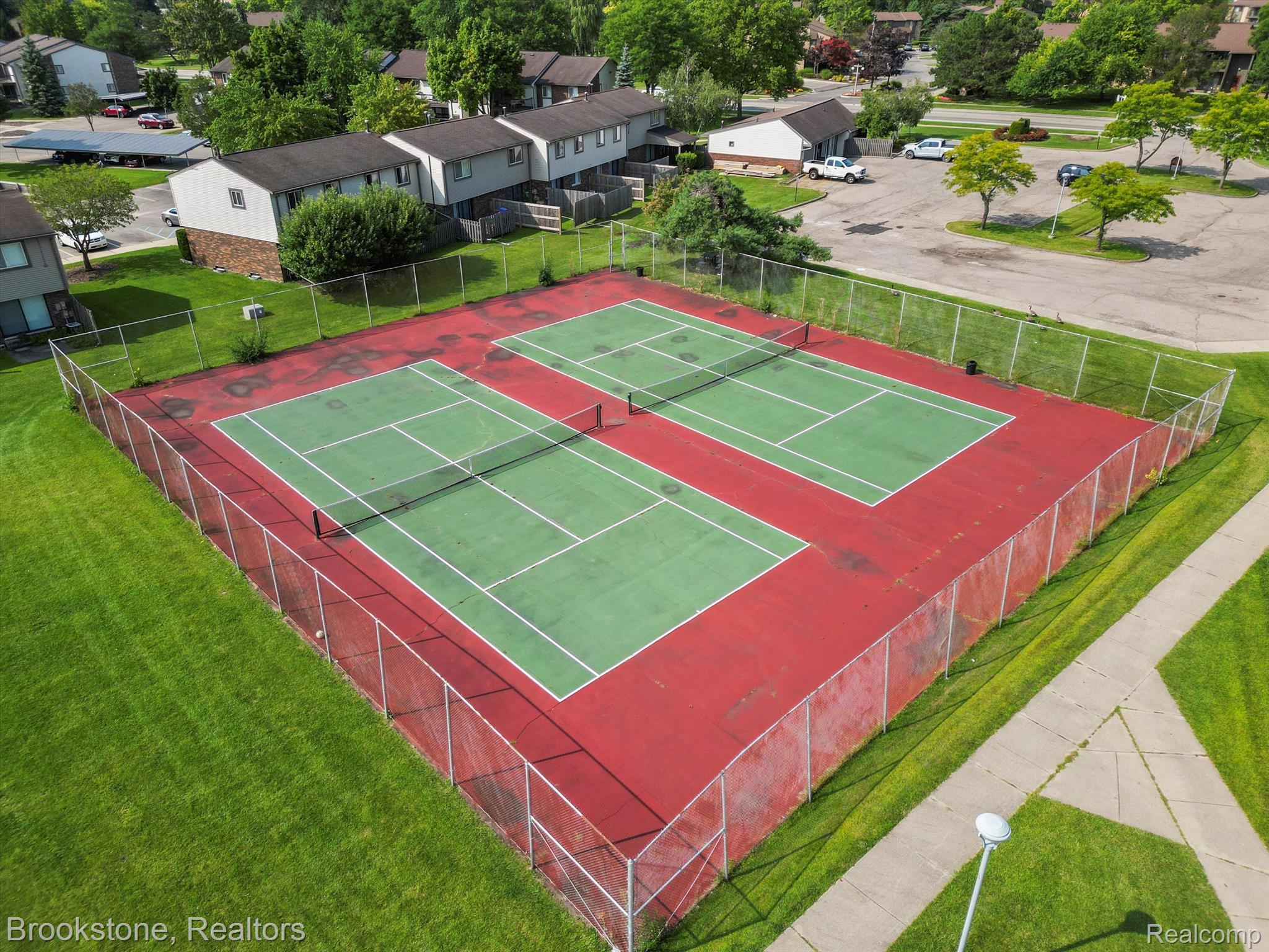 564 Victoria Rochester, MI 48307 - Photo 38 of 40 Courts
