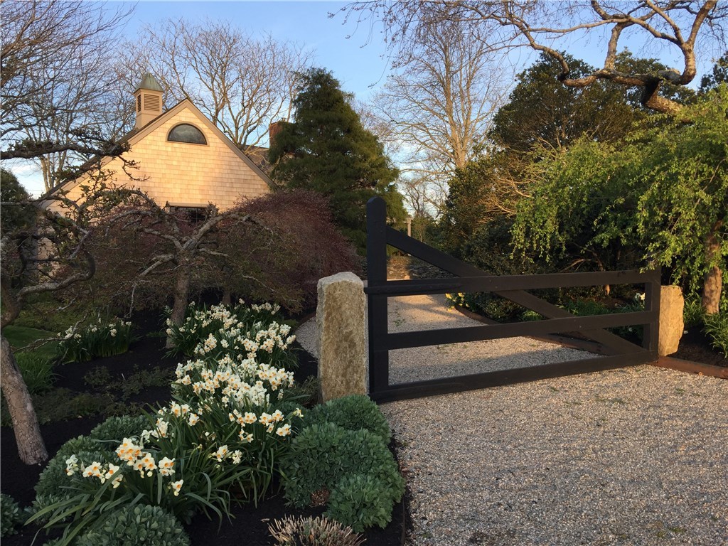 89 Old Main Road Little Compton, RI 02837 - Photo 4 of 34