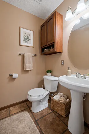 $289,900 | 11003 Oakgrove Circle, Unit B, Woodbury, MN 55129