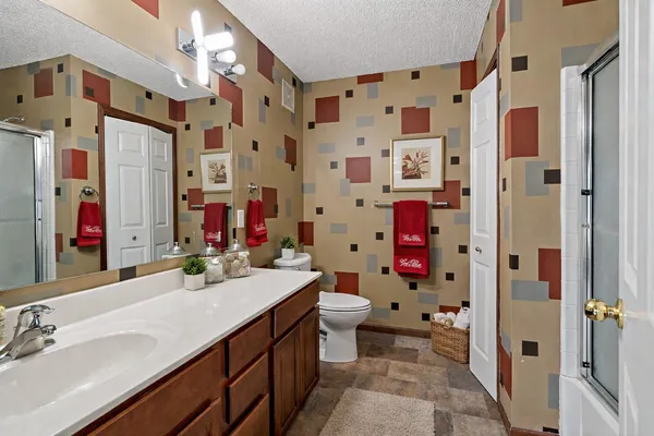 $289,900 | 11003 Oakgrove Circle, Unit B, Woodbury, MN 55129