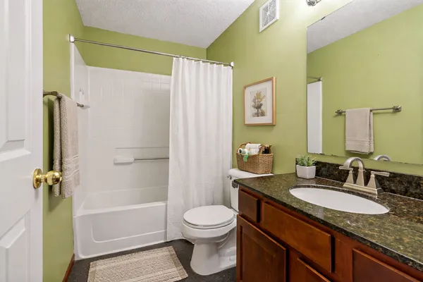 $289,900 | 11003 Oakgrove Circle, Unit B, Woodbury, MN 55129