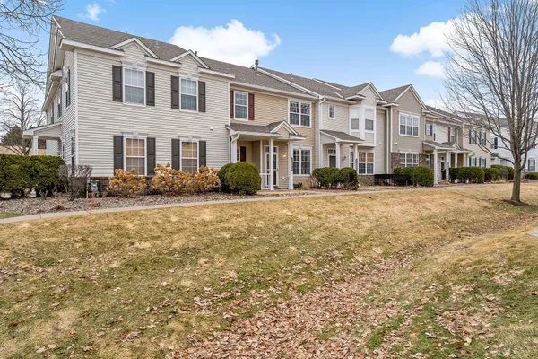 $289,900 | 11003 Oakgrove Circle, Unit B, Woodbury, MN 55129