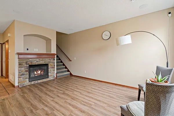 $289,900 | 11003 Oakgrove Circle, Unit B, Woodbury, MN 55129