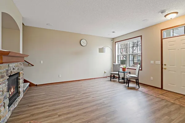 $289,900 | 11003 Oakgrove Circle, Unit B, Woodbury, MN 55129