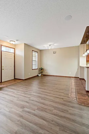 $289,900 | 11003 Oakgrove Circle, Unit B, Woodbury, MN 55129