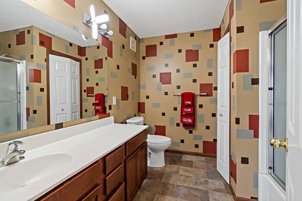 $289,900 | 11003 Oakgrove Circle, Unit B, Woodbury, MN 55129