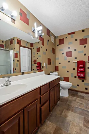 $289,900 | 11003 Oakgrove Circle, Unit B, Woodbury, MN 55129