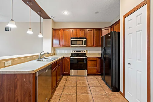 $289,900 | 11003 Oakgrove Circle, Unit B, Woodbury, MN 55129