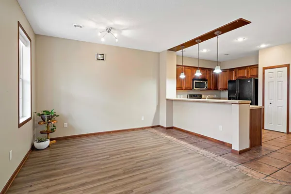 $289,900 | 11003 Oakgrove Circle, Unit B, Woodbury, MN 55129