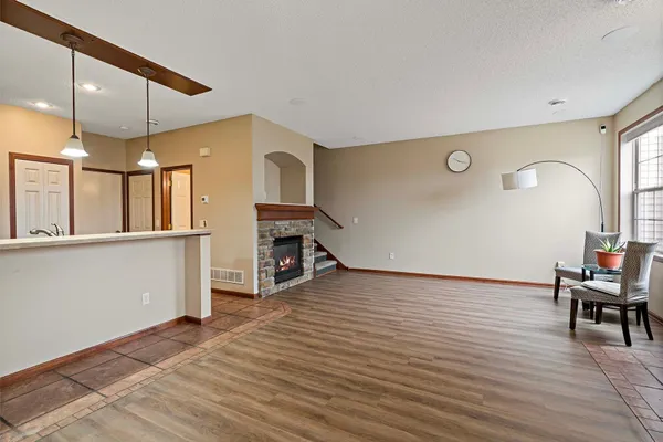 $289,900 | 11003 Oakgrove Circle, Unit B, Woodbury, MN 55129