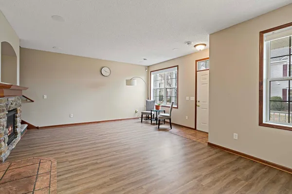 $289,900 | 11003 Oakgrove Circle, Unit B, Woodbury, MN 55129