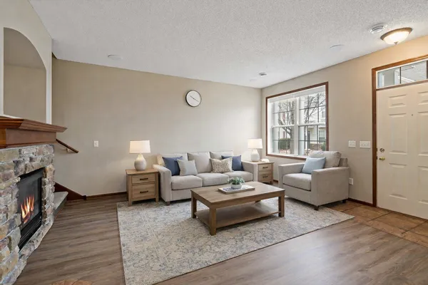 $289,900 | 11003 Oakgrove Circle, Unit B, Woodbury, MN 55129