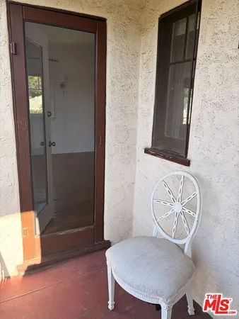 a view of entryway with dining area