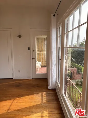 a view of empty room with window