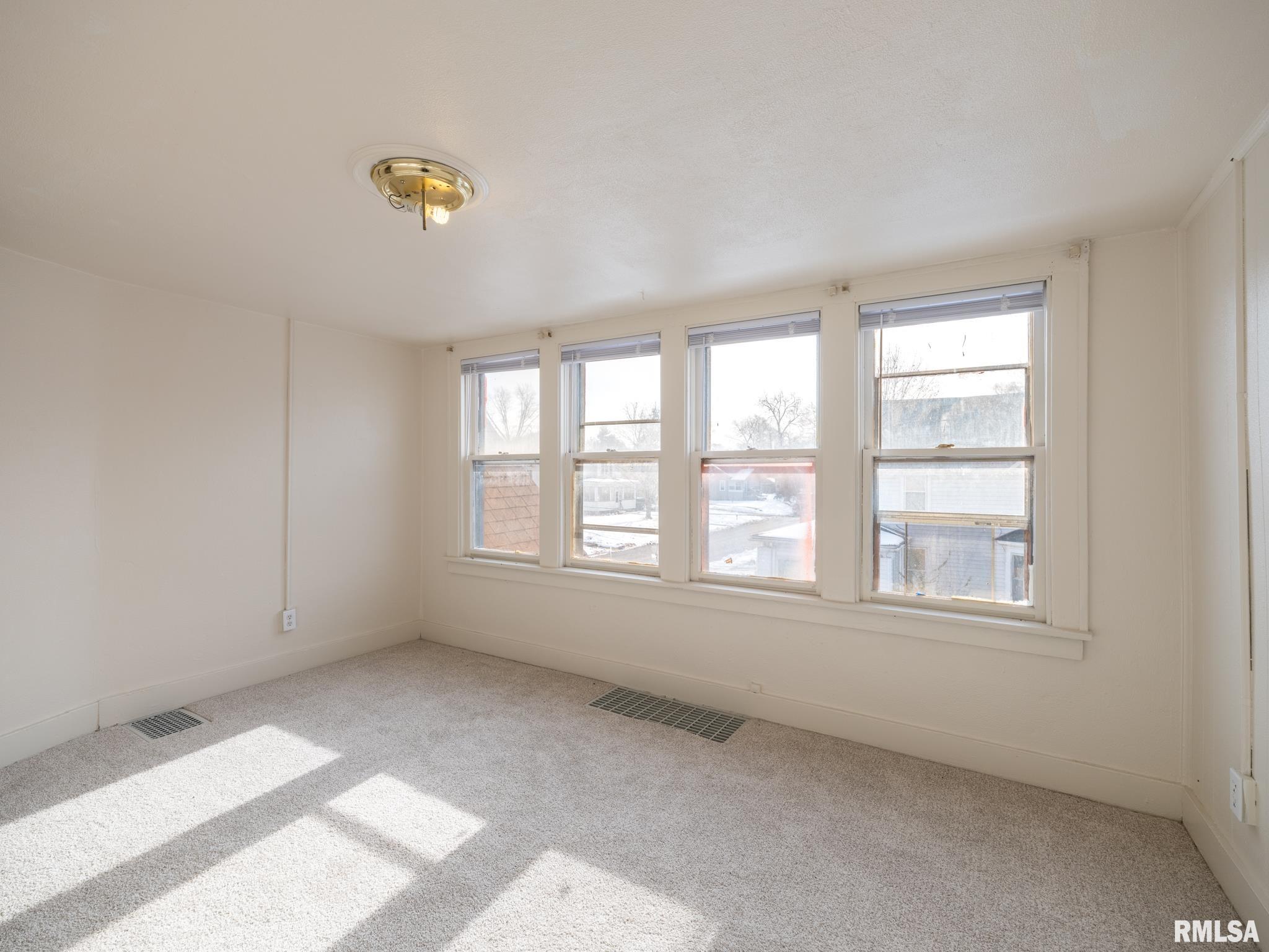 615 Summer Street Pekin, IL 61554 - Photo 14 of 60