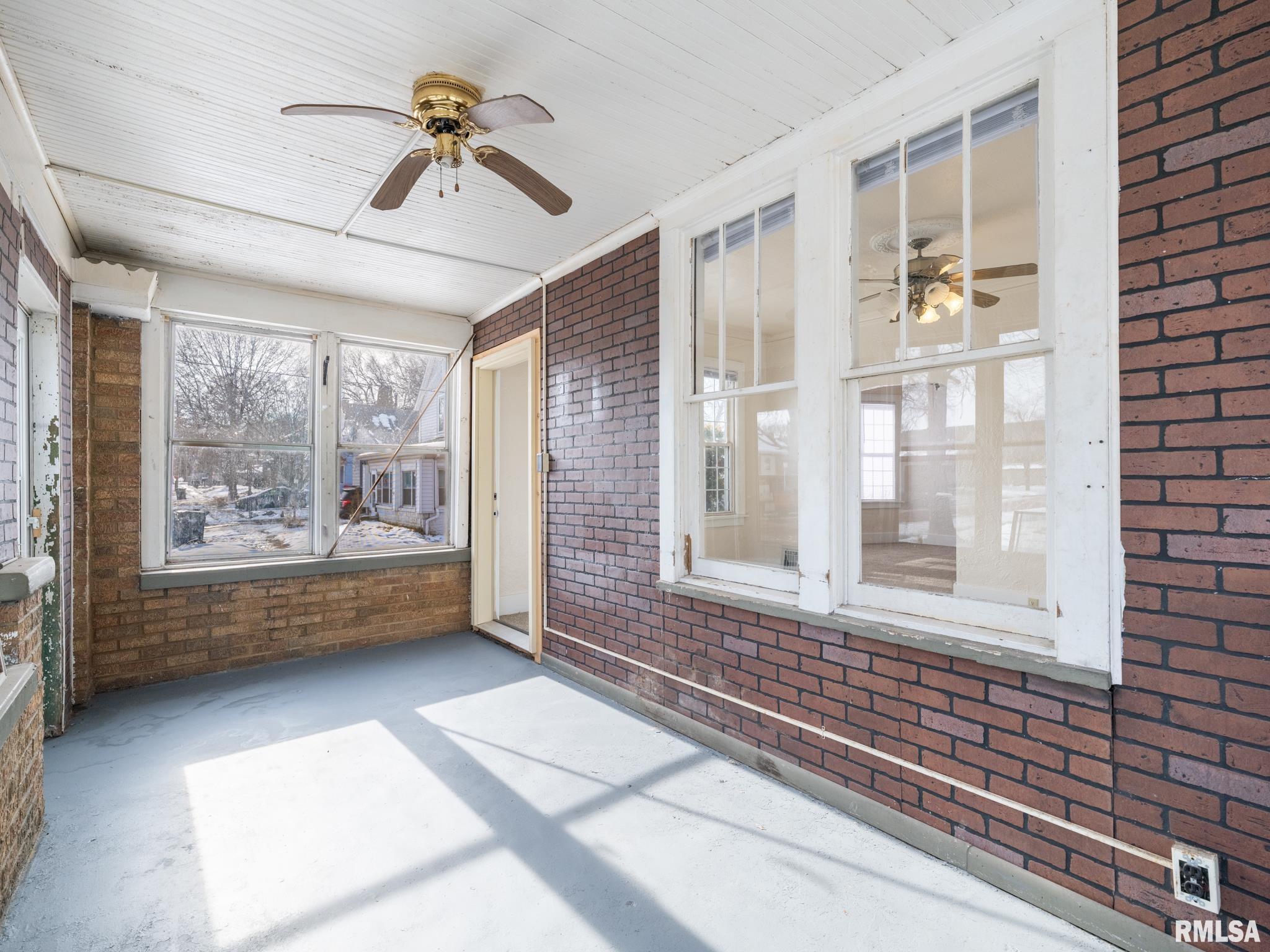 615 Summer Street Pekin, IL 61554 - Photo 3 of 60