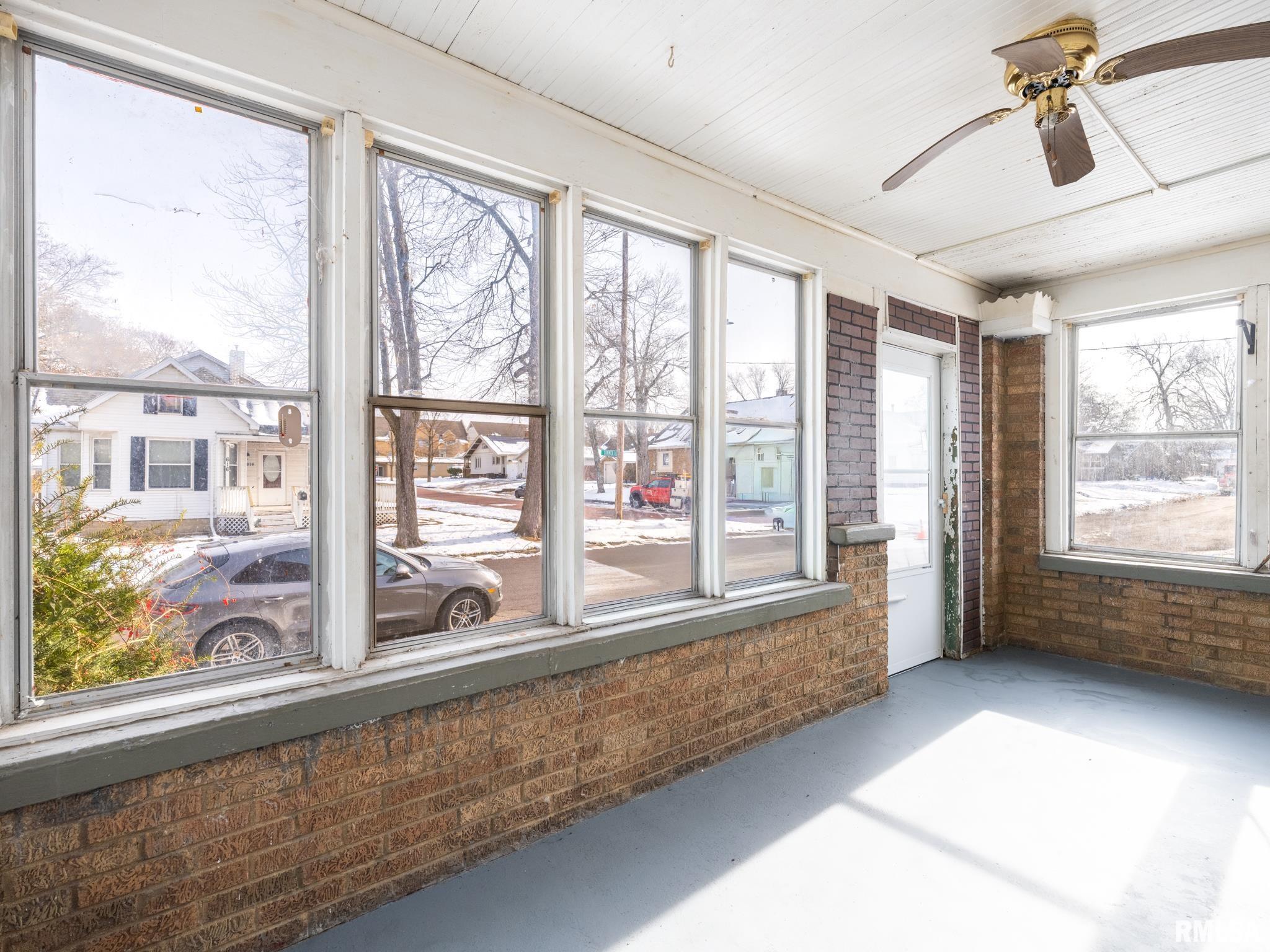 615 Summer Street Pekin, IL 61554 - Photo 4 of 60