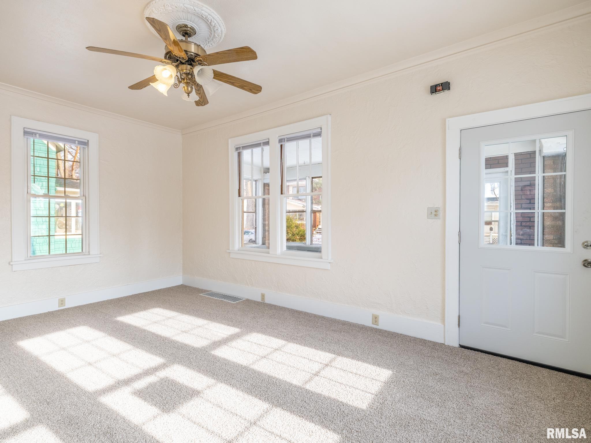 615 Summer Street Pekin, IL 61554 - Photo 7 of 60