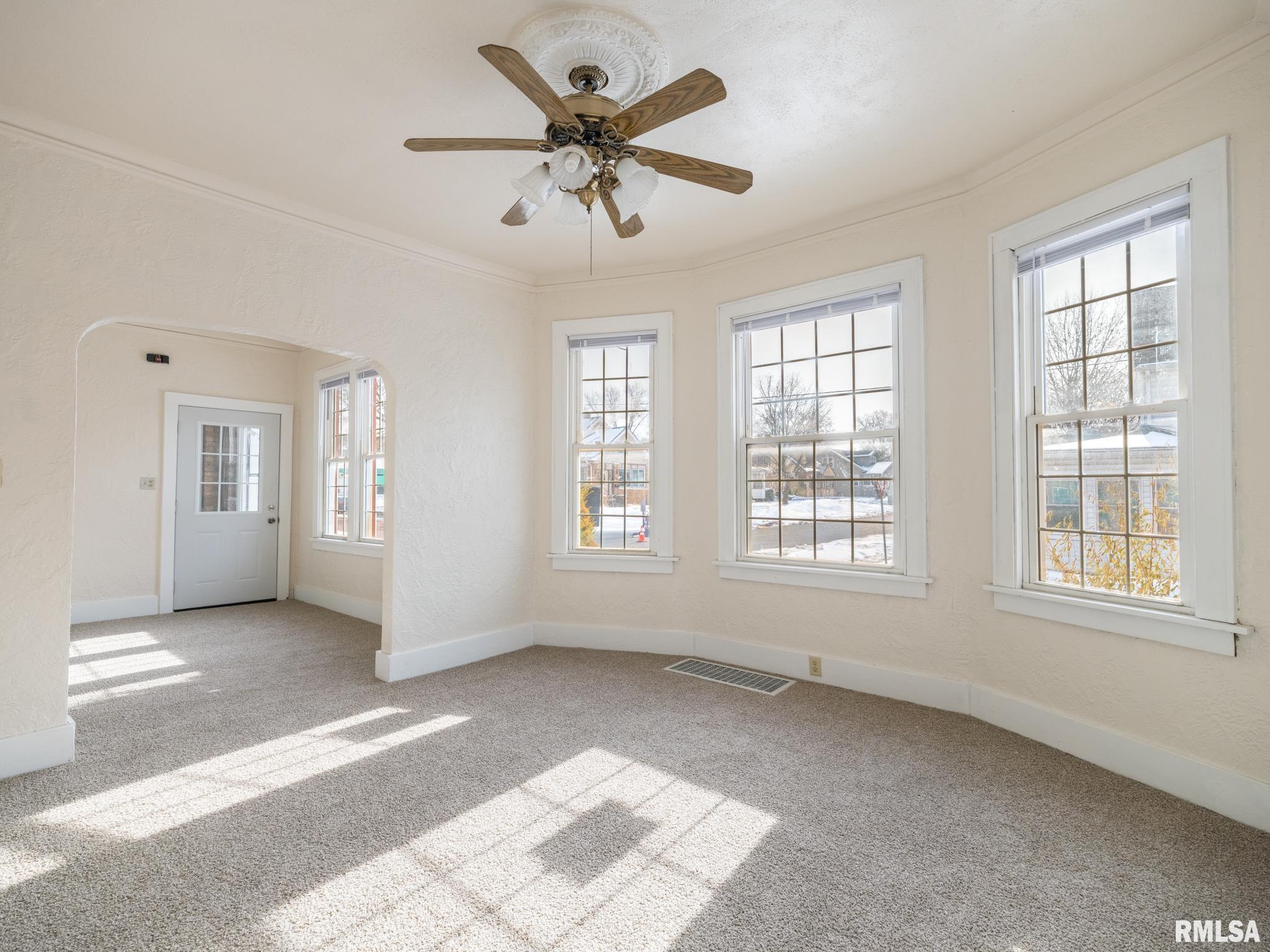 615 Summer Street Pekin, IL 61554 - Photo 10 of 60