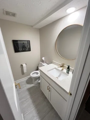 $269,500 | 5954 Crow Valley Park Drive, Davenport, IA 52807