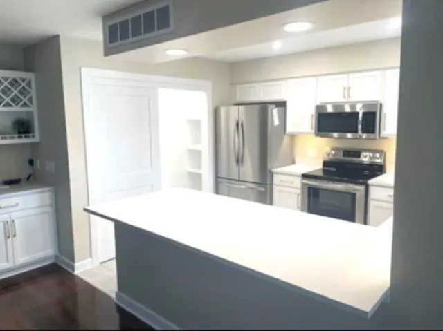 $269,500 | 5954 Crow Valley Park Drive, Davenport, IA 52807