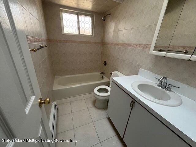 21 Alverson Loop Staten Island, NY 10309 - Photo 17 of 22 a bathroom with a sink a toilet and shower