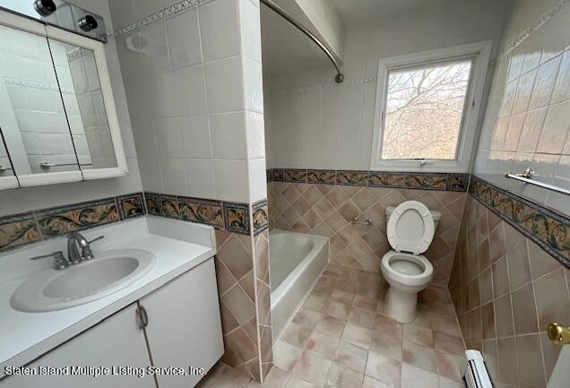 21 Alverson Loop Staten Island, NY 10309 - Photo 21 of 22 a bathroom with a sink and a mirror