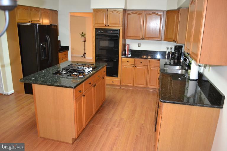 8123 Ridge Creek Way Springfield, VA 22153 - Photo 11 of 20 Kitchen