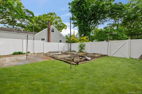 $749,999 | 7 Maple Avenue, Holbrook, NY 11741