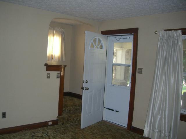 2135 Ferris Road Columbus, OH 43224 - Photo 3 of 10 Gallery Image 3