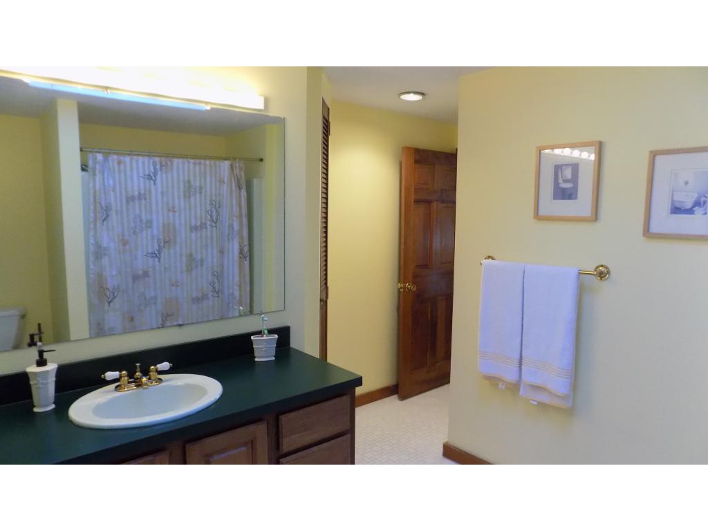4 Fox Hollow Road Derry, NH 03038 - Photo 26 of 36
