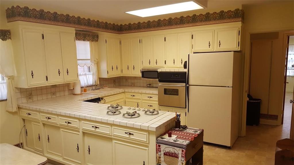 1080 Spring Hill Road Shelbyville, IN 46176 - Photo 11 of 22 Gallery Image 11