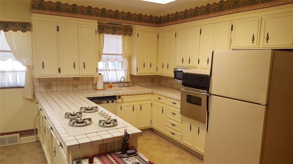 1080 Spring Hill Road Shelbyville, IN 46176 - Photo 10 of 22 Gallery Image 10