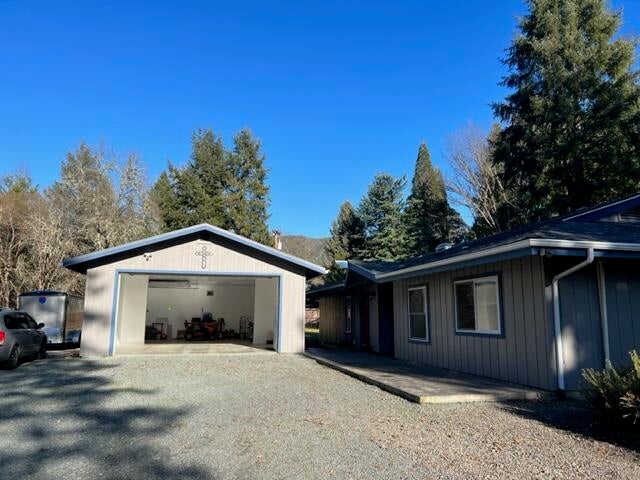 273 Earhart Road Rogue River, OR 97537 - Photo 2 of 34 IMG_2963