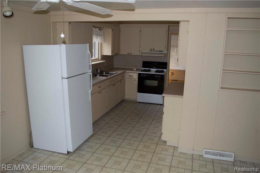 2885 West Marr Road Howell, MI 48855 - Photo 11 of 36