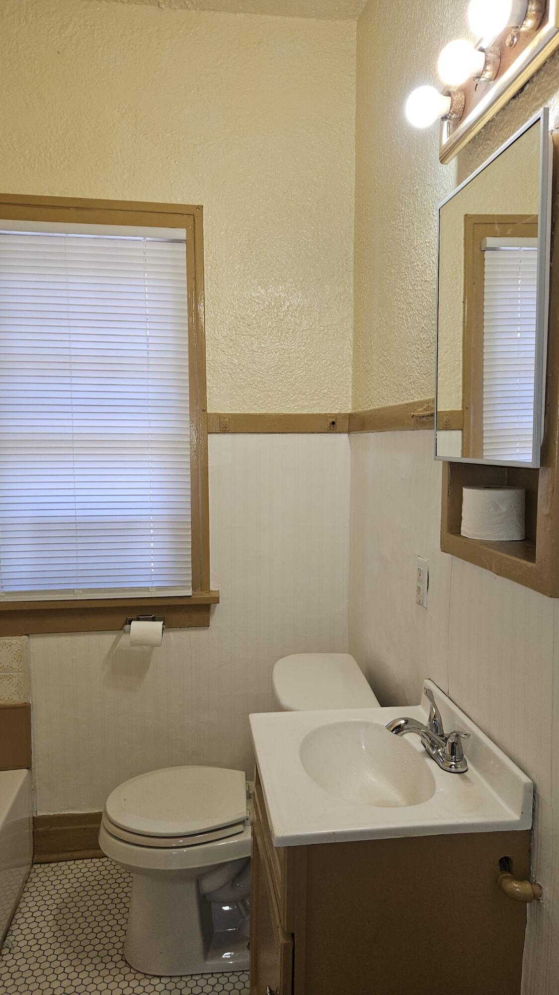 4445 Jackson Street Gary, IN 46408 - Photo 11 of 26 1125x2000